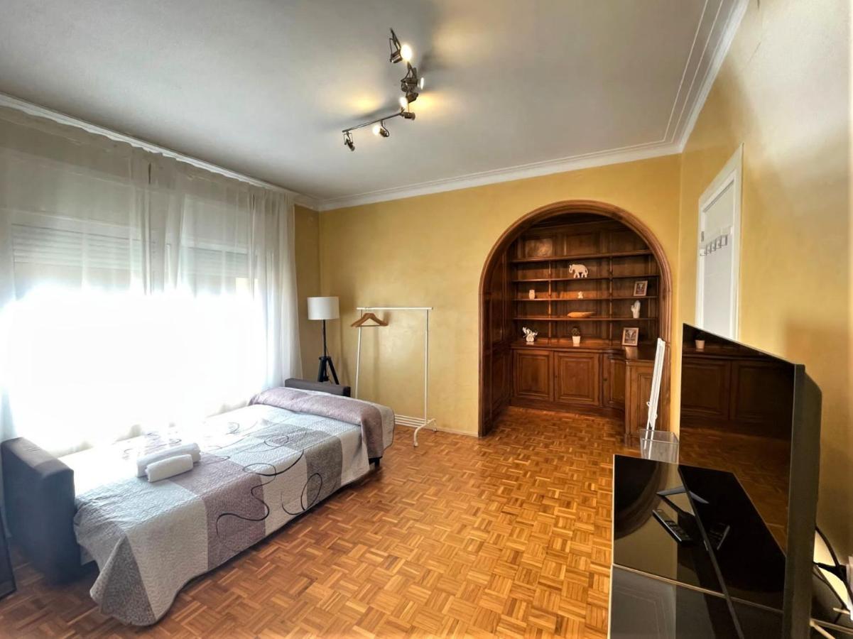 Villarroel Habitaciones Barcelona Luaran gambar