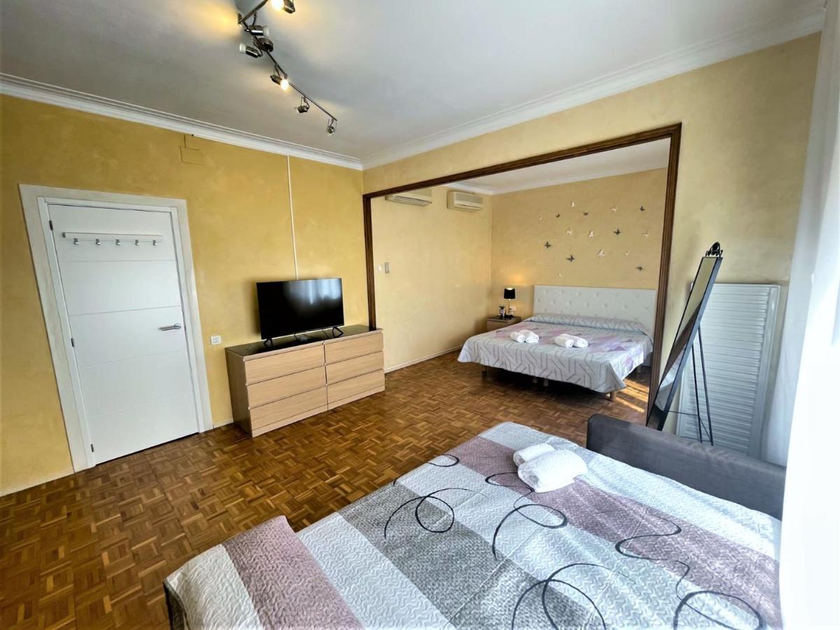Villarroel Habitaciones Barcelona Luaran gambar